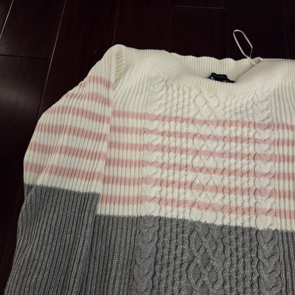 Tommy Hilfiger Cream and Gray Striped Sweater - Picture 9 of 9